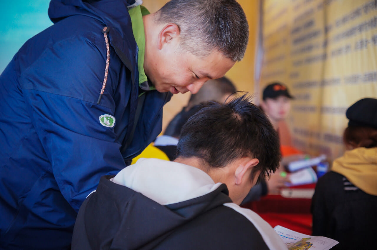 麗江定向戶外運(yùn)動協(xié)會古城尋寶拓展