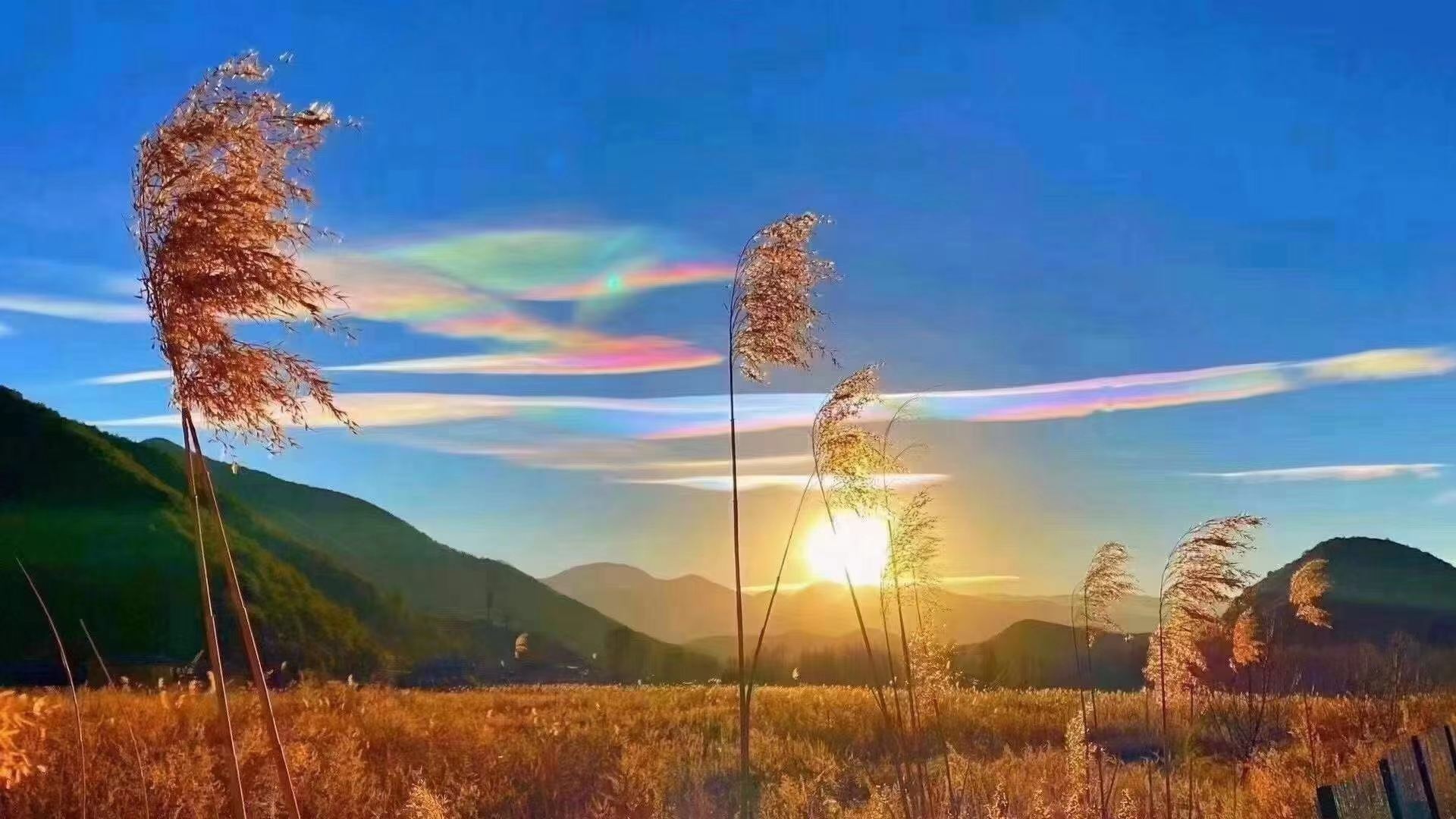 麗江天空七彩祥云驚艷來(lái)襲，你許愿了嗎？