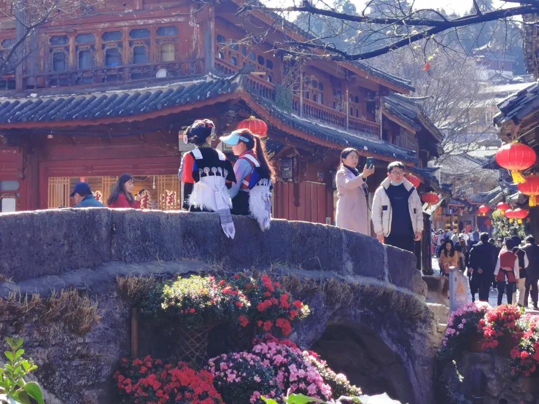 來麗江古城，感受花團(tuán)錦簇、欣欣向榮