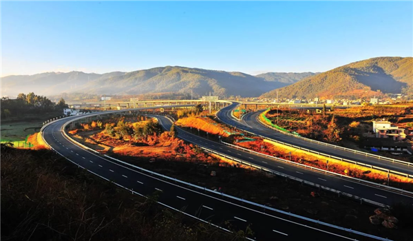 麗江這條高速登上央視《新聞聯(lián)播》！ 沿途風(fēng)景美如畫
