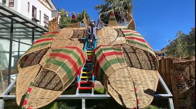 長6.66米，寬2.34米，重1.4噸！在束河藏著這樣一雙草鞋……    麗江旅游