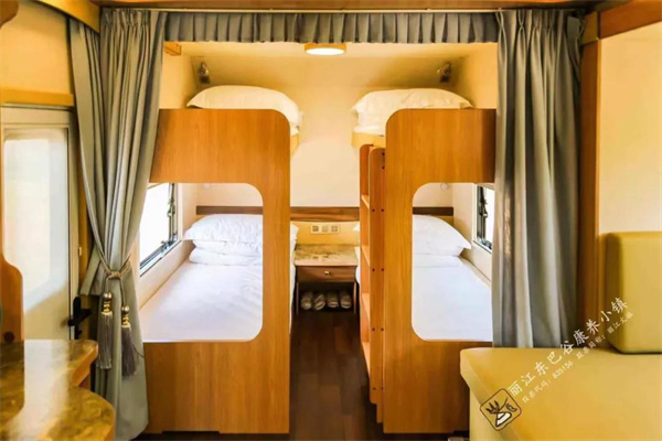 麗江房車營(yíng)地推薦：麗江東巴谷房車營(yíng)地