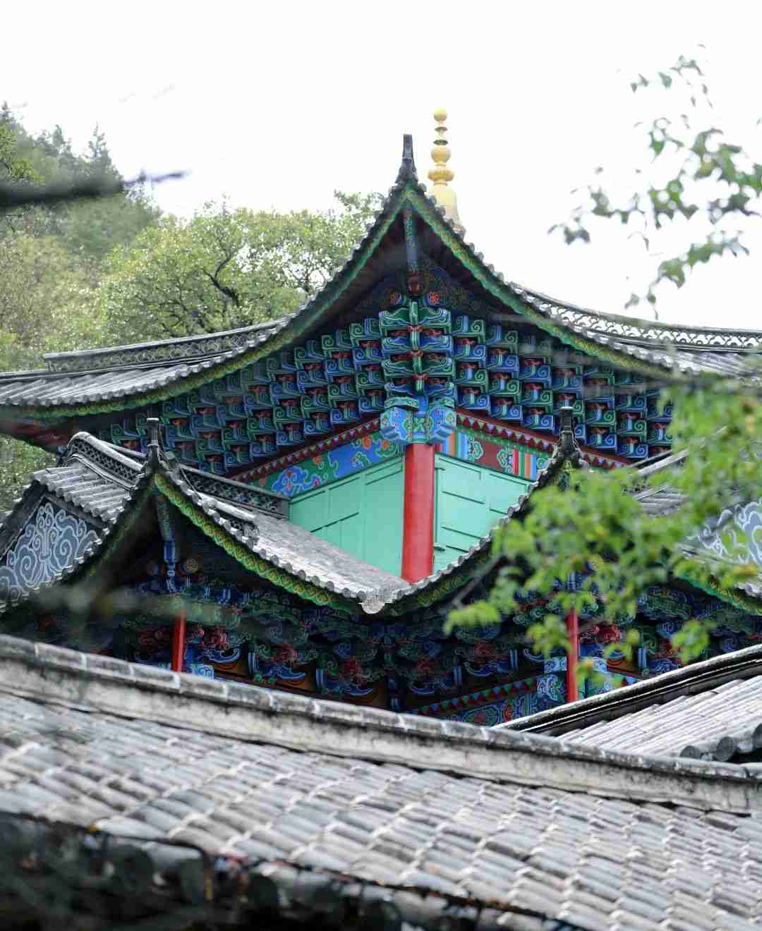 霞客碧海游，暮志麗江情