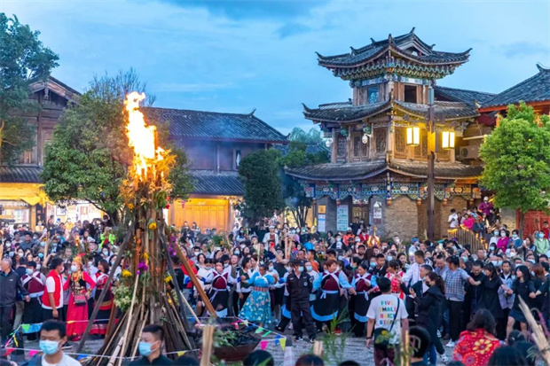 麗江喊你來過火把節(jié)了！