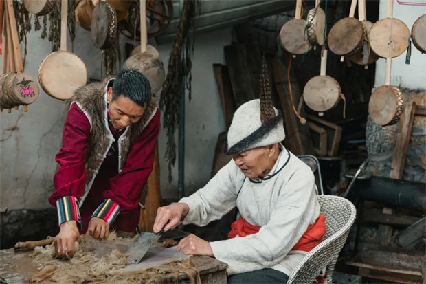 云南旅游,云南旅行社,云南團建公司,云南策劃公司,云南會議會展,云南策劃執(zhí)行,麗江旅游,麗江旅行社,麗江團建公司,麗江策劃公司,麗江會議會展,麗江策劃執(zhí)行：麗江勒巴鼓，不止是道具……
